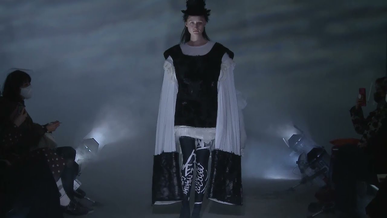 COMME des GARÇONS Autumn / Winter 2021 - 2022 (Long Version)