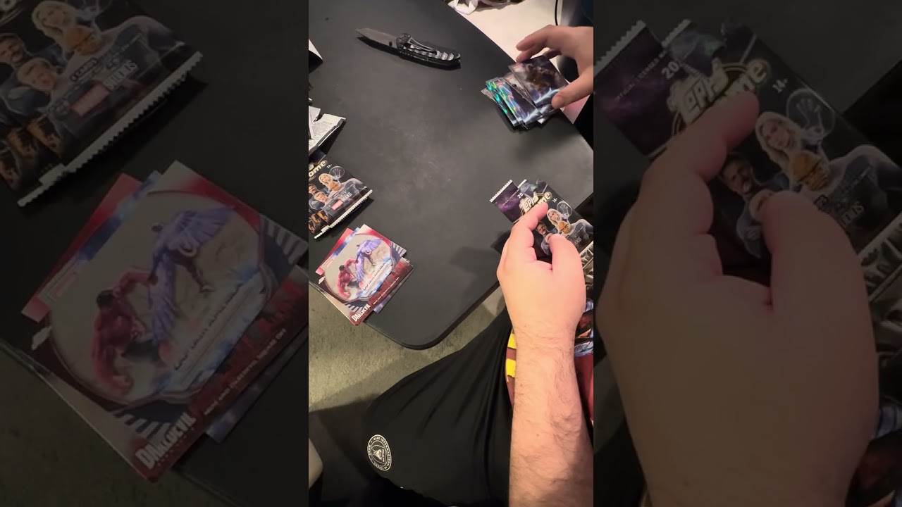 Распаковка пачек коллекционных карточек Marvel Topps Chrome.