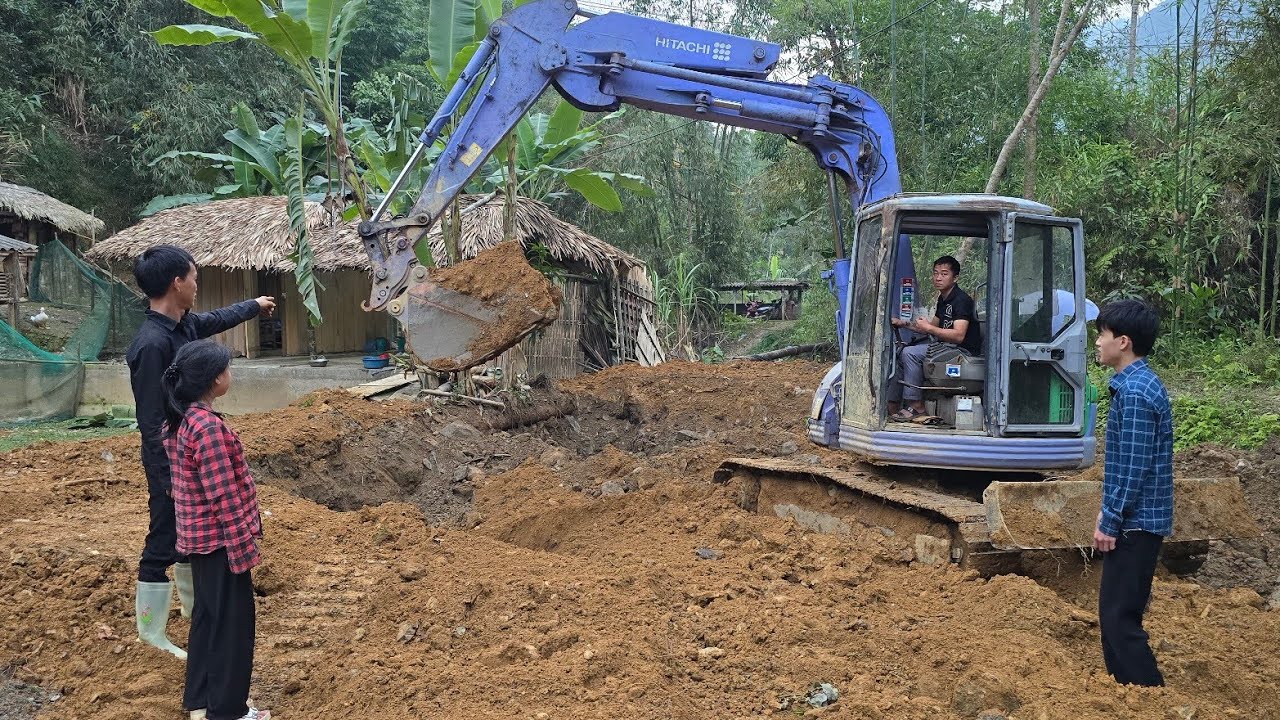 Quang Lanh and his father hired an excavator to renovate the pond to make it bigger for raising fish