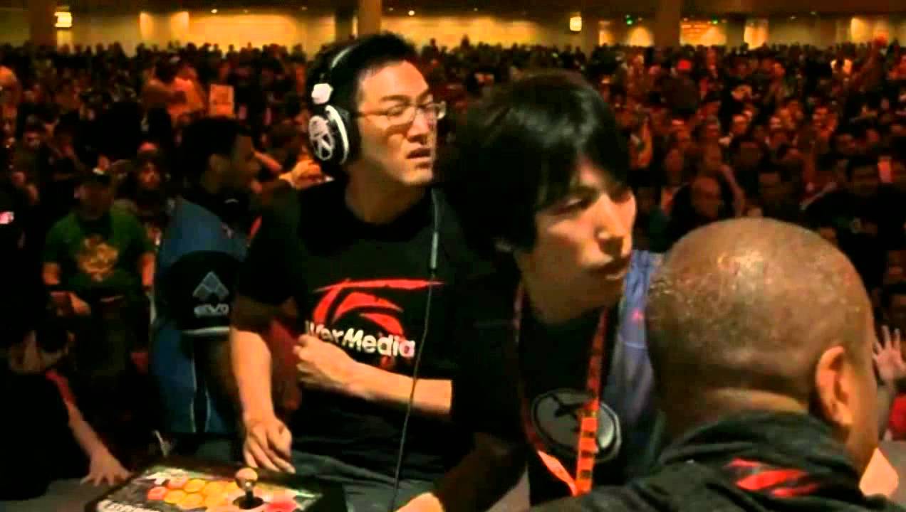 EVO 2015 - USF4 Grand Finals Gamer Bee vs Momochi 3