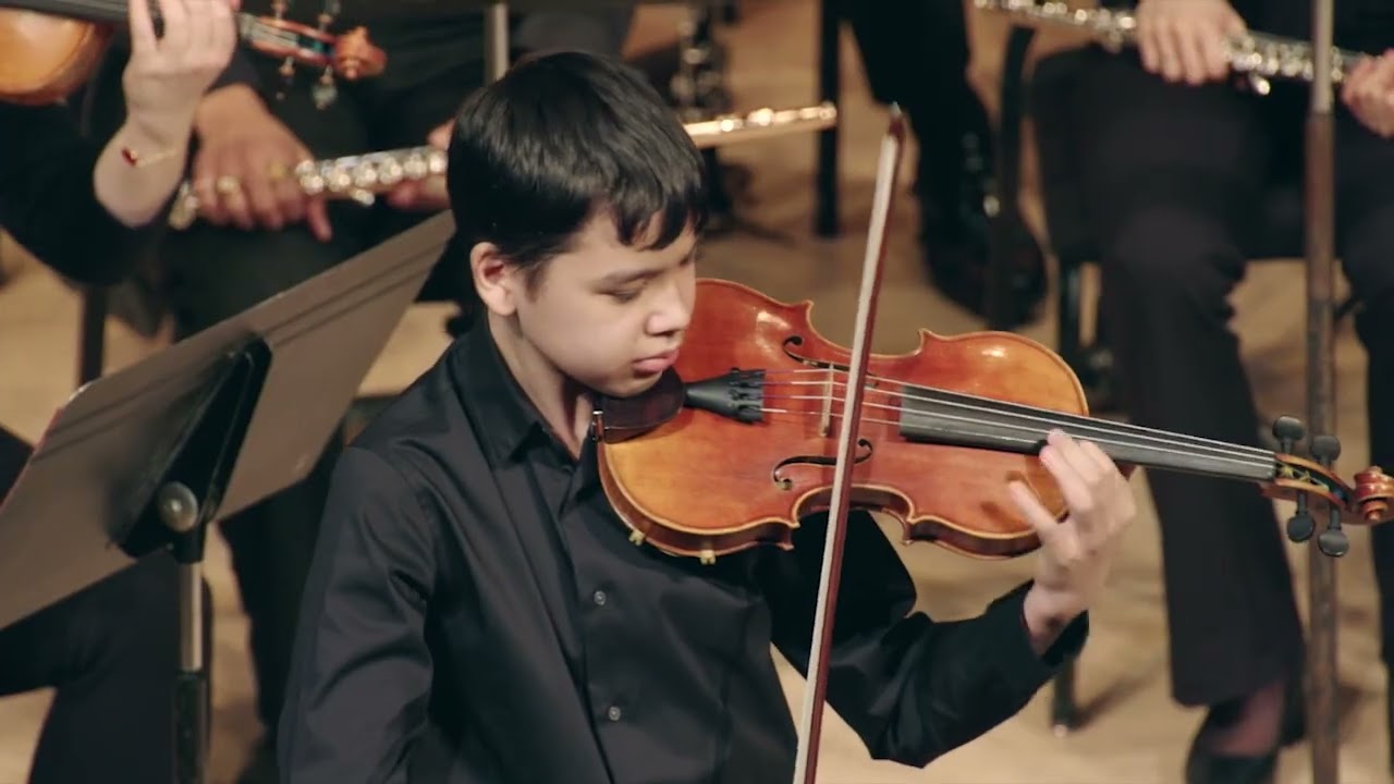 Liam Cawley, violin