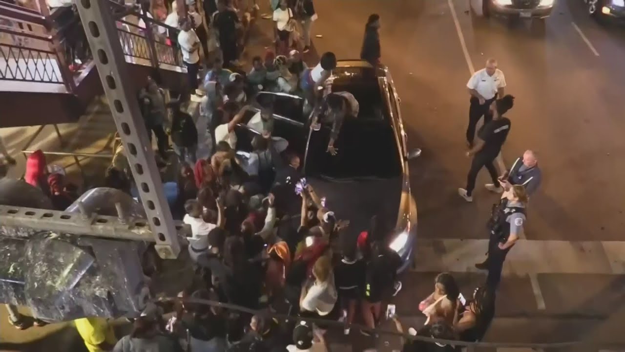 Chicago crime and chaos is keeping tourists away, experts say