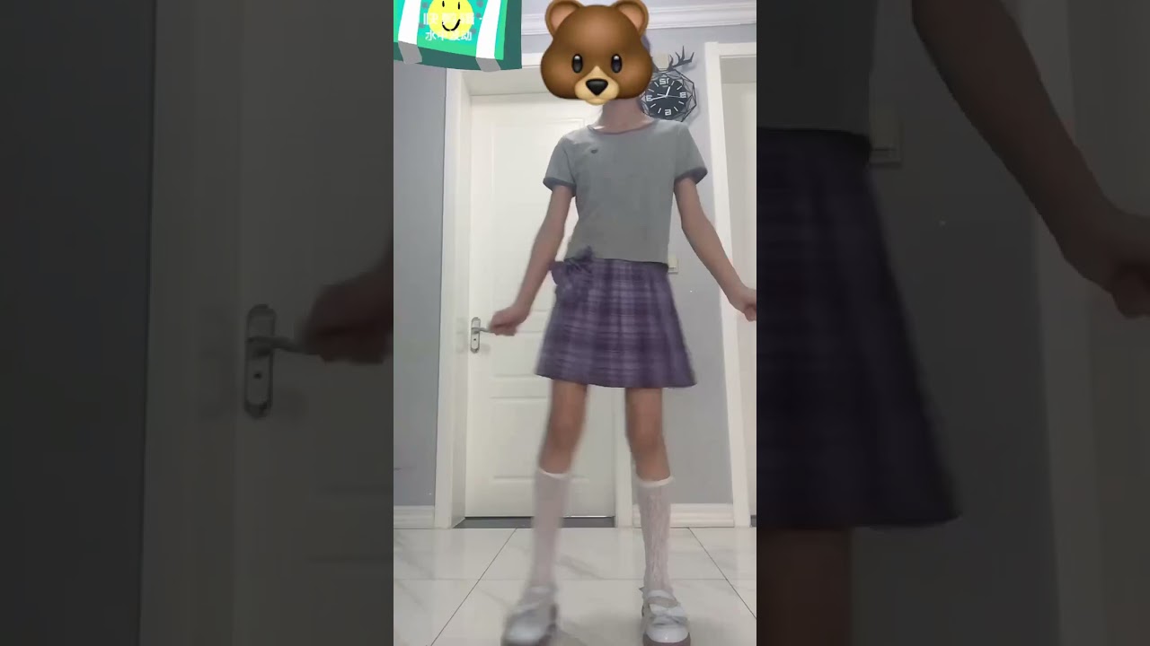 初中生装扮jk白丝跳摇摆舞
