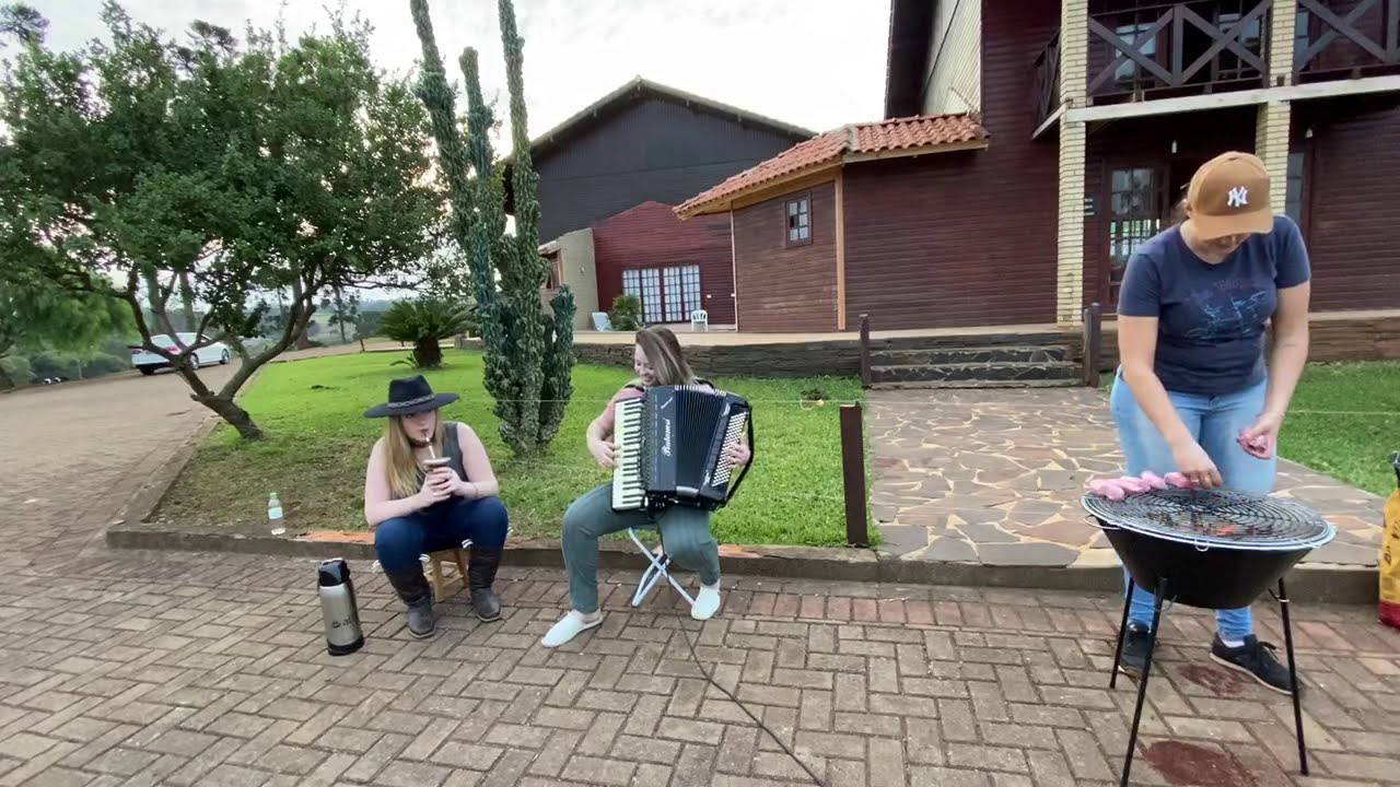 CHURRASQUEANDO e tocando GAITA (Jucéli Borsoi)