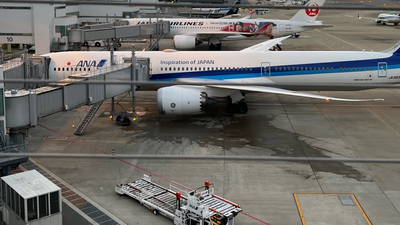福岡空港　ANA B787-10プッシュバック