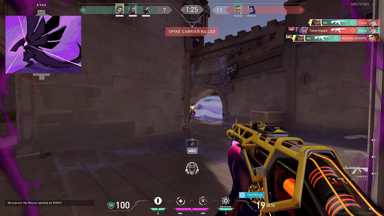 Флуоресцентный цвет заставляет Рейну выглядеть как симулятор меткой стрельбы.