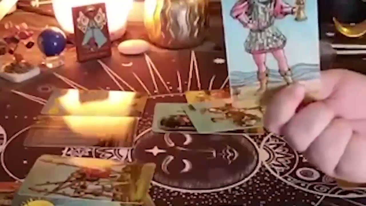 Водолей, этот человек смеется над тобой 😈 Я тебе скажу, кто он....🔮 Гадание на Таро на любовь, фе...