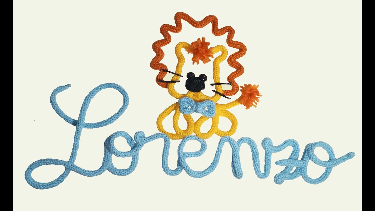 Leone con scritta tricotin e uncinetto
