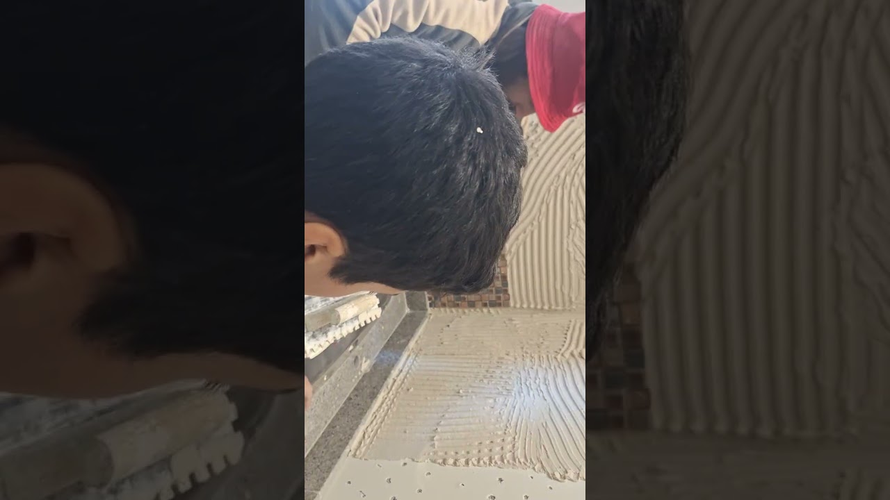 كيف يتم تركيب الازملت شيتات ٣٠×٣٠ خالد عز للتشطيبات ٠١٠٠٥٤١٢٥٤٥