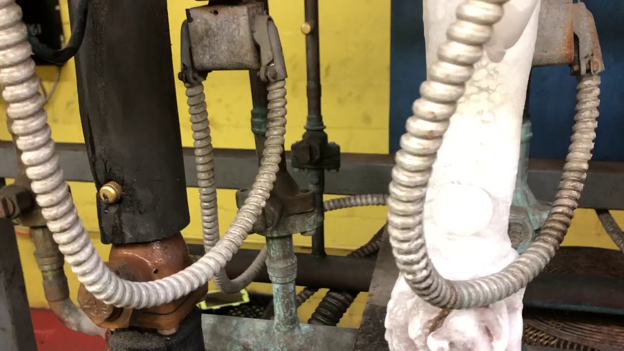 How refrigerant flows through a Rack system