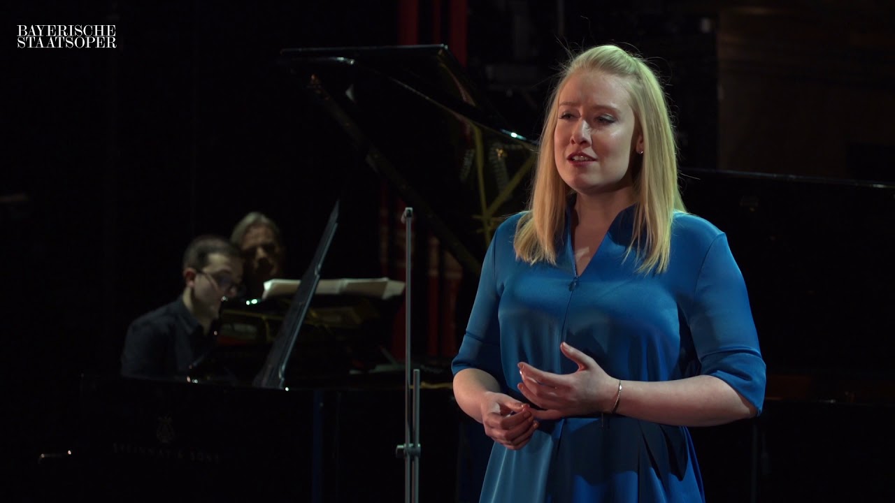 Sarah Gilford singt 