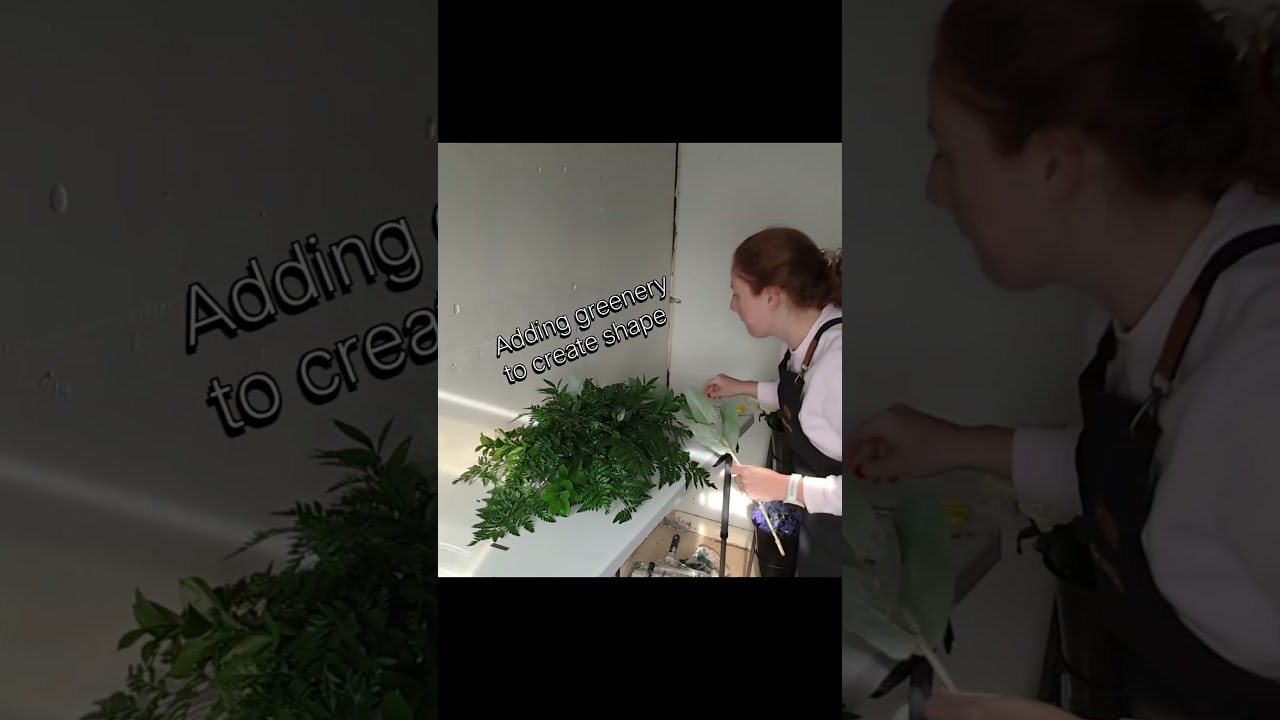 Make a coffin spray #florist #funeralflowers #flowertutorial