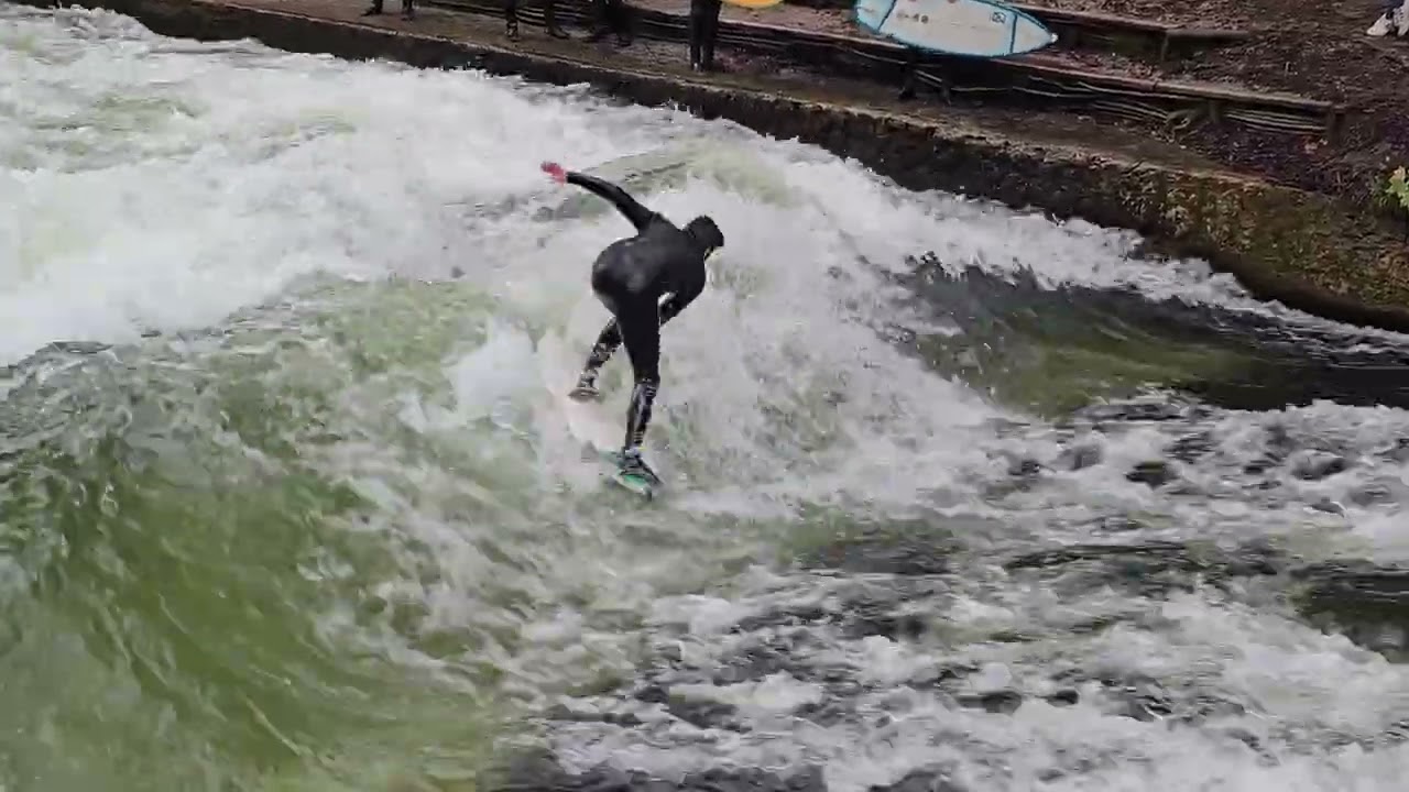 Surf @Eisbachwelle @Surfer aus München 