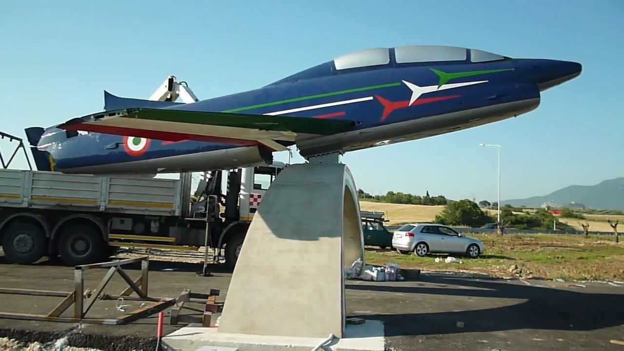 Video Youtube aeroplano cacciabombardiere ricognitore G.91 ex frecce tricolori : monumento Guidonia