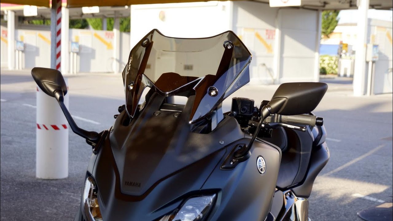 T MAX 560 TECH MAX DARK PETROL FIRST RIDE ITALY