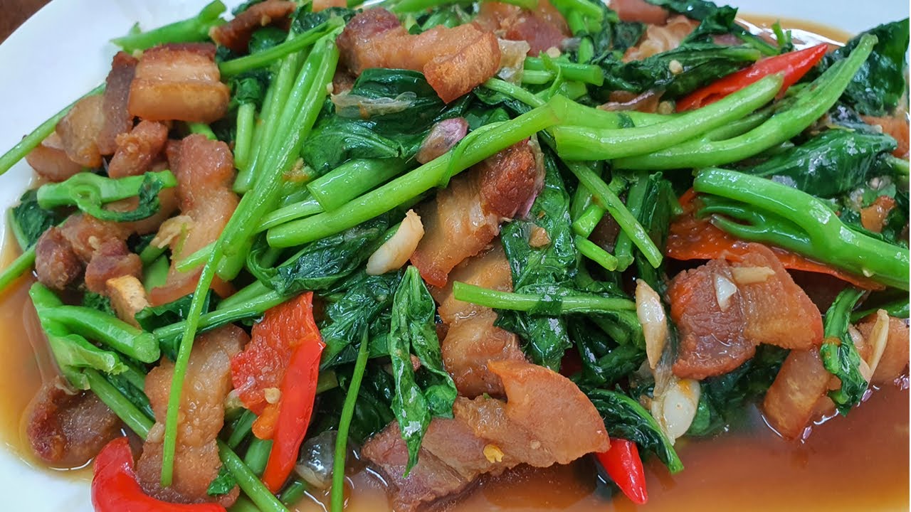 คะน้าหมูกรอบ วิธีทำหมูกรอบแบบเร่งด่วน ไม่ต้ม ไม่แดด อร่อยลั่นบ้าน