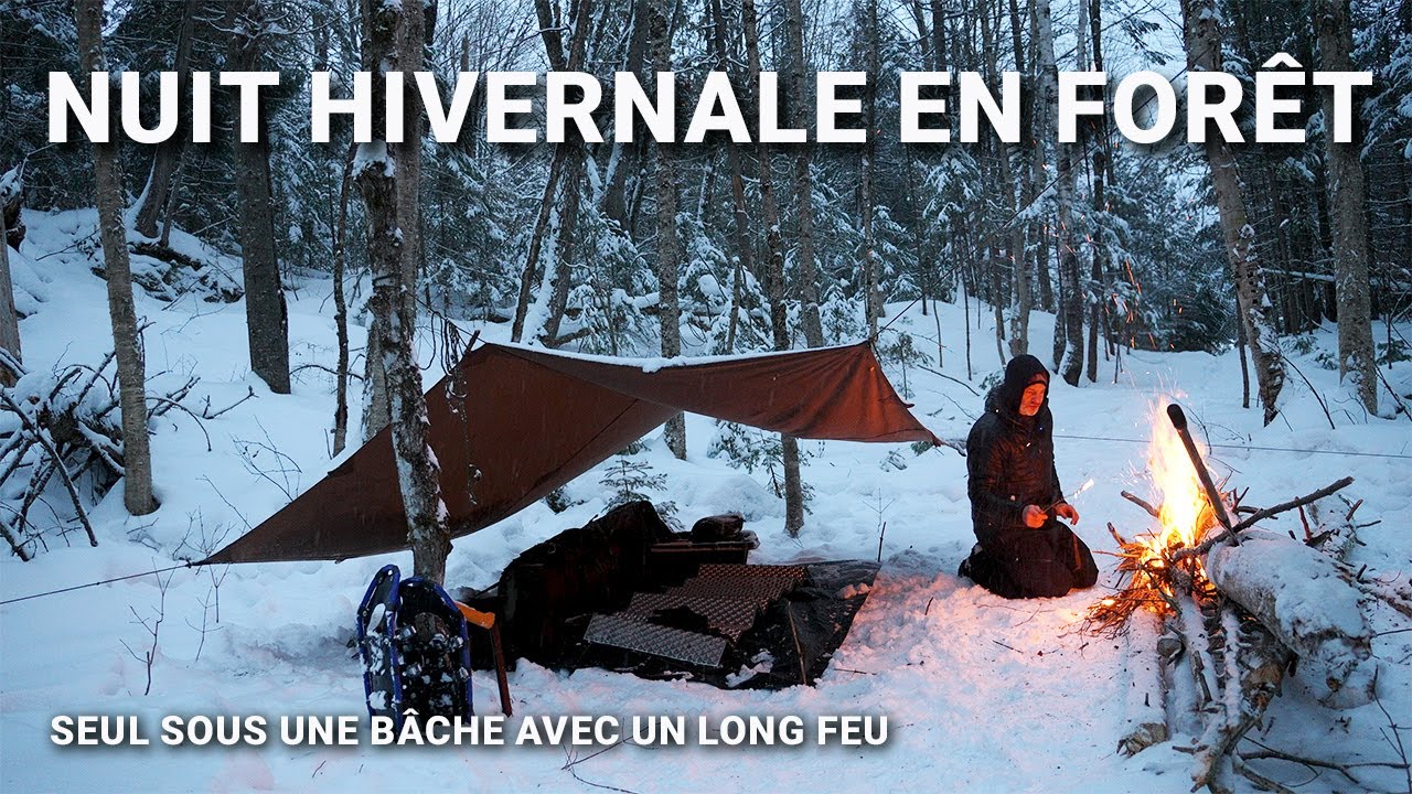 🔥 Nuit hivernale en forêt : Seul sous une bâche avec un long feu !