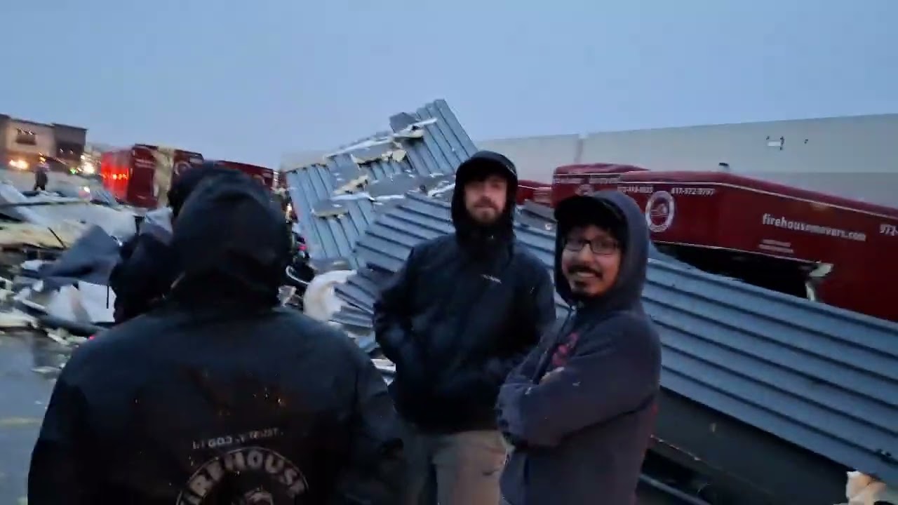 US-TX: High Winds Cause Roof to Collapse in Lewisville, Texas