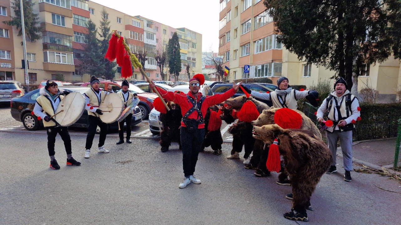 Academeia de Ursarie  din satul lui JADOR ma colindat 🤶🎄🎅