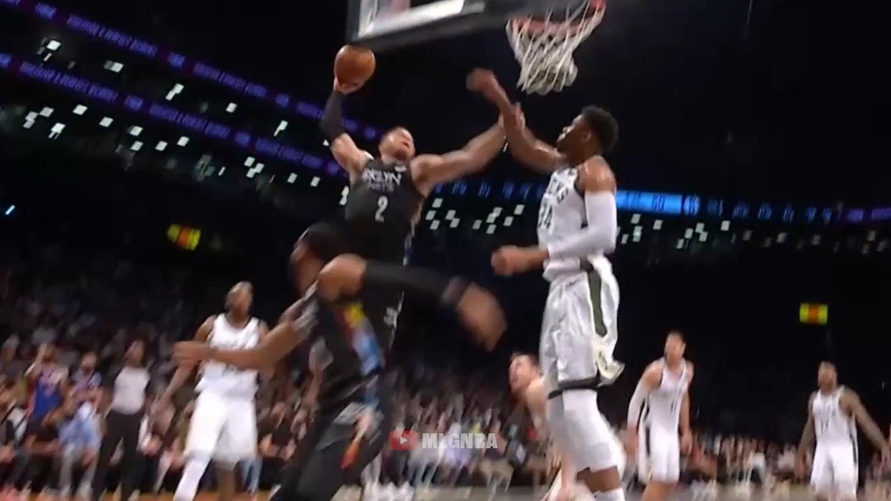 Blake Griffin with the high flying dunk on Giannis has the crowd going crazy 🤪 Bucks vs Nets Game 2