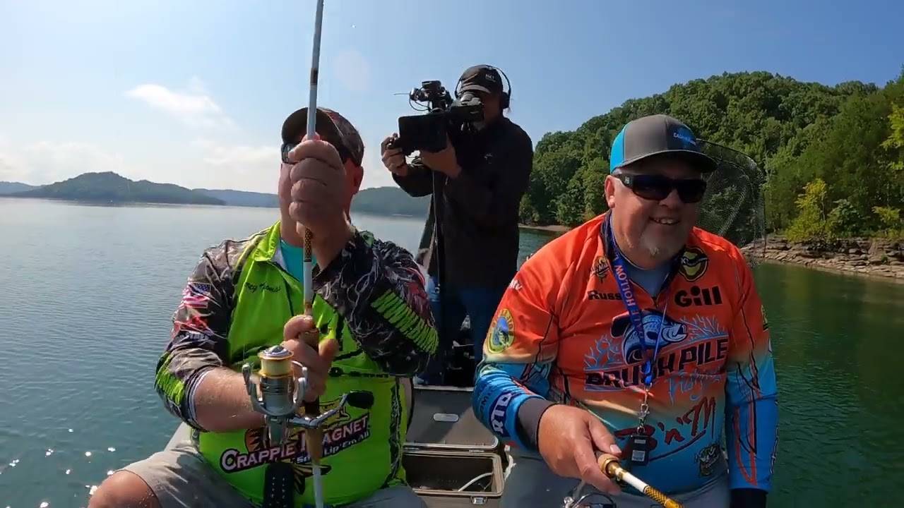 Out on Dale Hollow with Corey Thomas | Season 9 Episode 10 | BrushPile Fishing