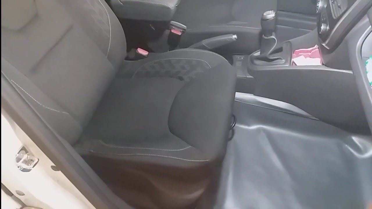 Démonter le siège avant de la CLIO 4
