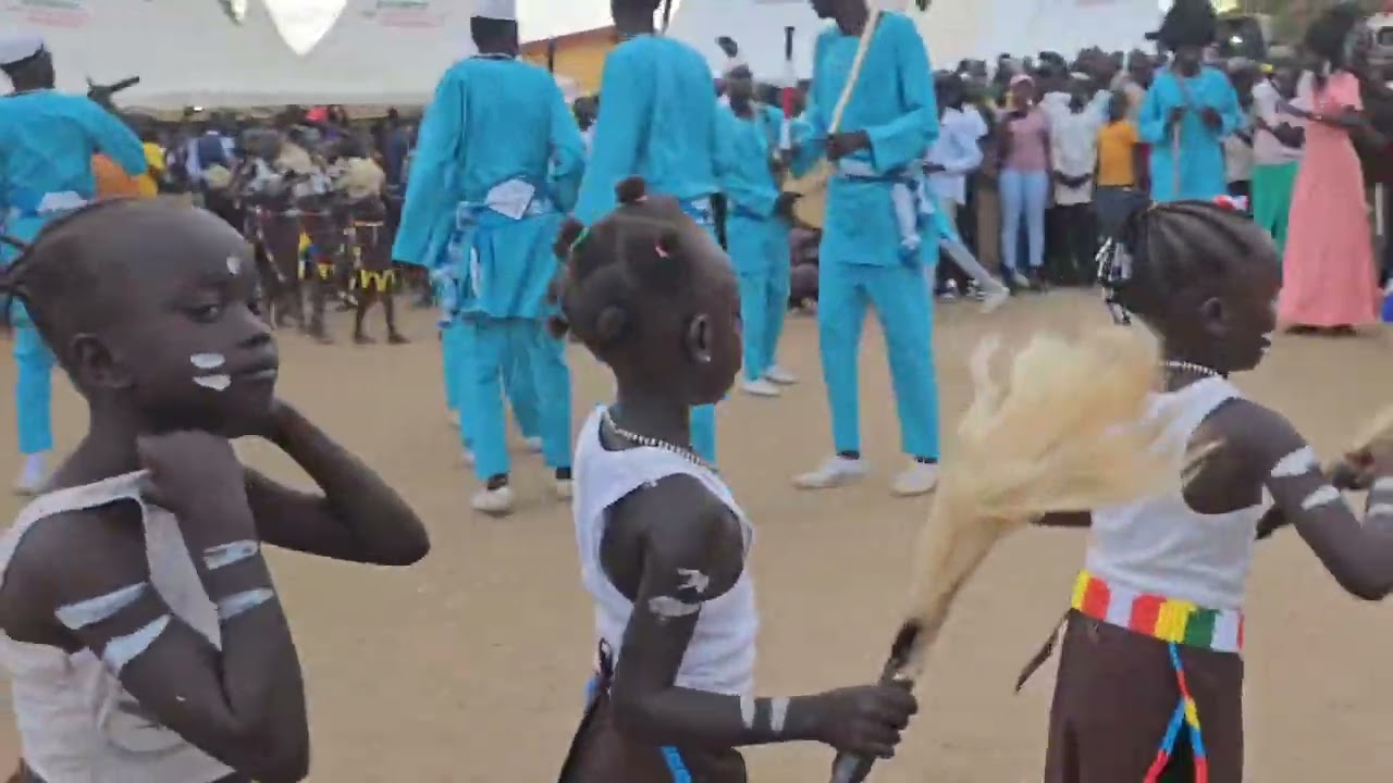Ãpuk Lith culture group performance in Juba