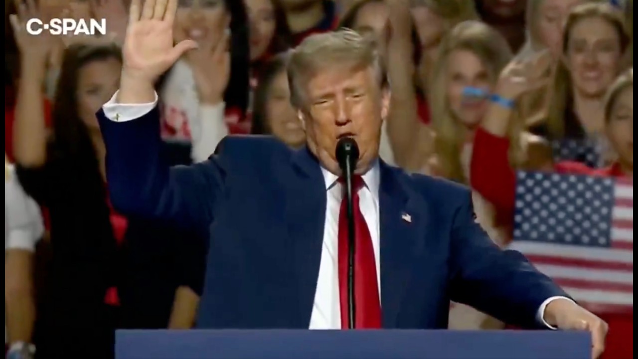 Трамп заставляет аудиторию на съезде принести клятву верности