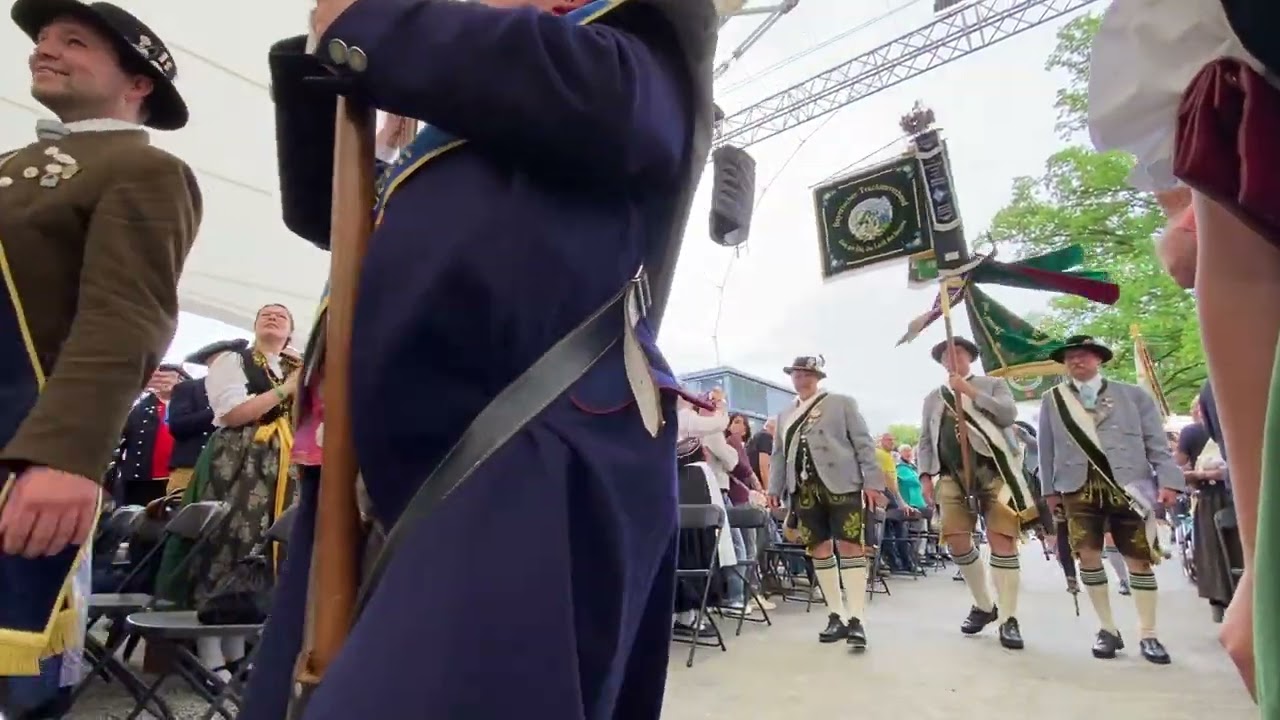 Deutsches Trachtenfest 2024 in Wangen i.A. / Fahneneinmarsch