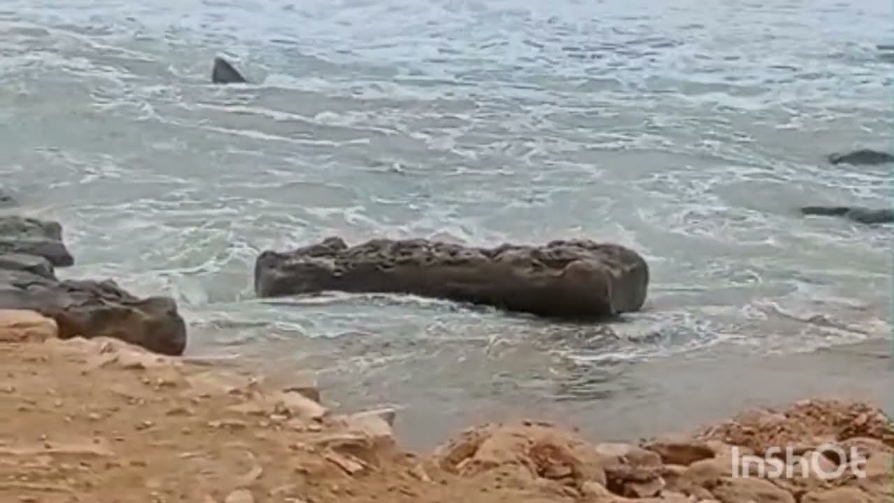 بحر انزا هائج  يوم الاحد 1 فبراير .