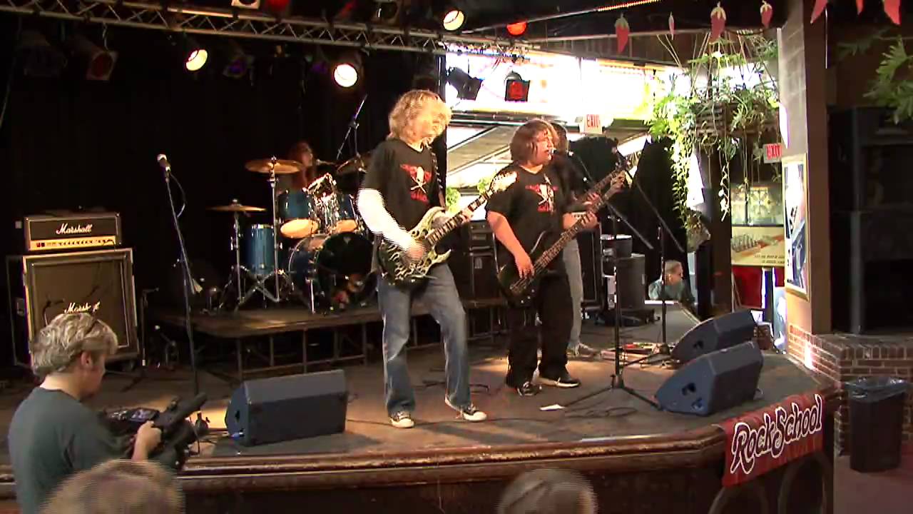 Mom's Music performance band Slakker performs 