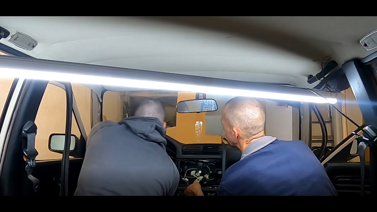 E30 Armaturenbrett ausbauen