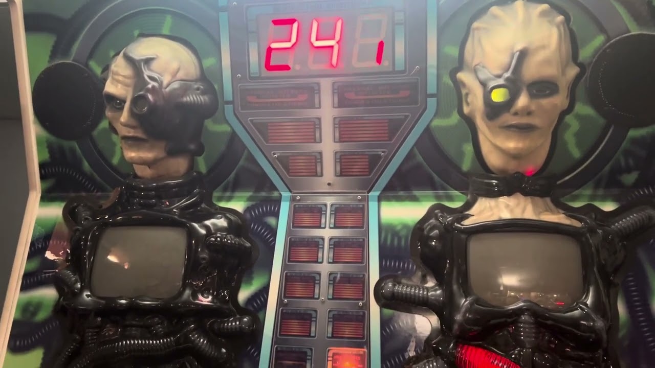 Nova productions Ltd. 2000 Star Trek borg Contact arcade at fun world