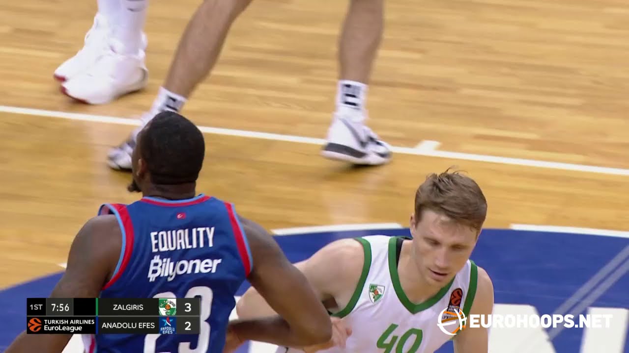 Zalgiris Kaunas-Anadolu Efes Istanbul 89-73: Nigel Hayes (17 points)