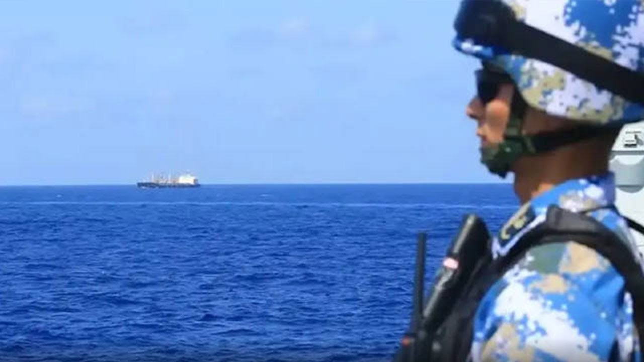 中国海军驱离海盗真实影像首次公开！20221226 | 军迷天下