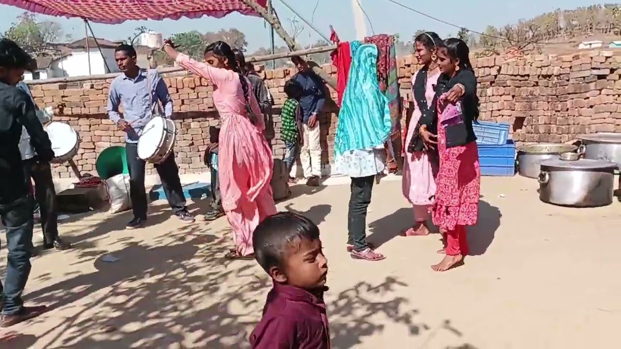 Sidhi jile ki ladkiyon ne kiya kamartod dance