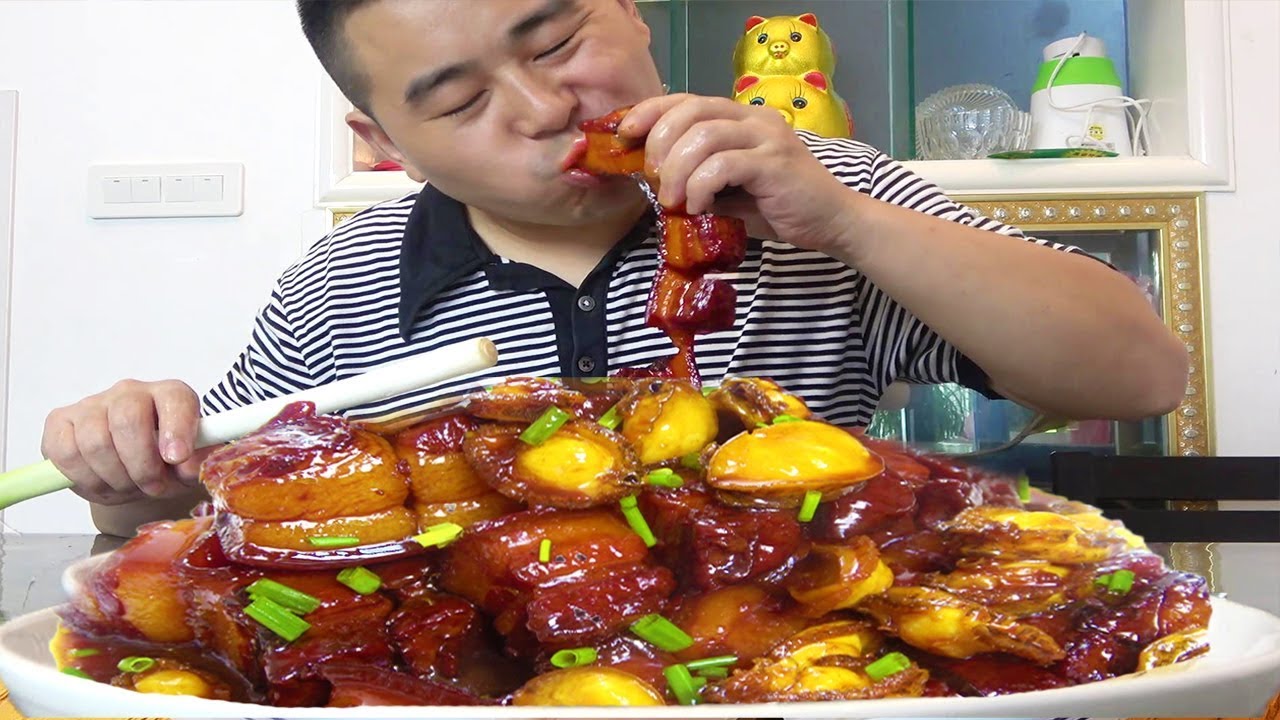 【超小厨】20只鲍鱼+4斤五花肉， 手抓大坨肉直接啃，这种做法只有小厨了，真土豪！