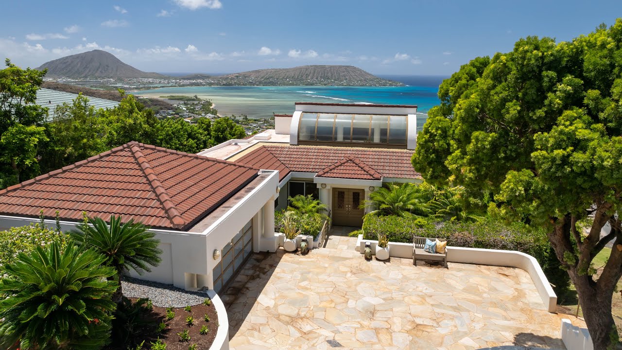 Inside a Million Dollar Hawaii Loa Ridge Home with Breathtaking Ocean Views