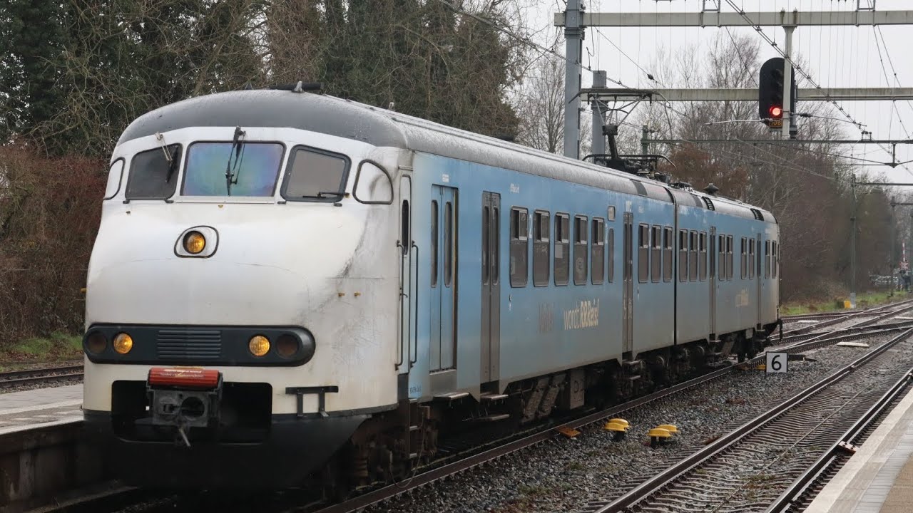 RRReis Plan V 904 vertrekt met prachtig geluid uit Barneveld Centrum 