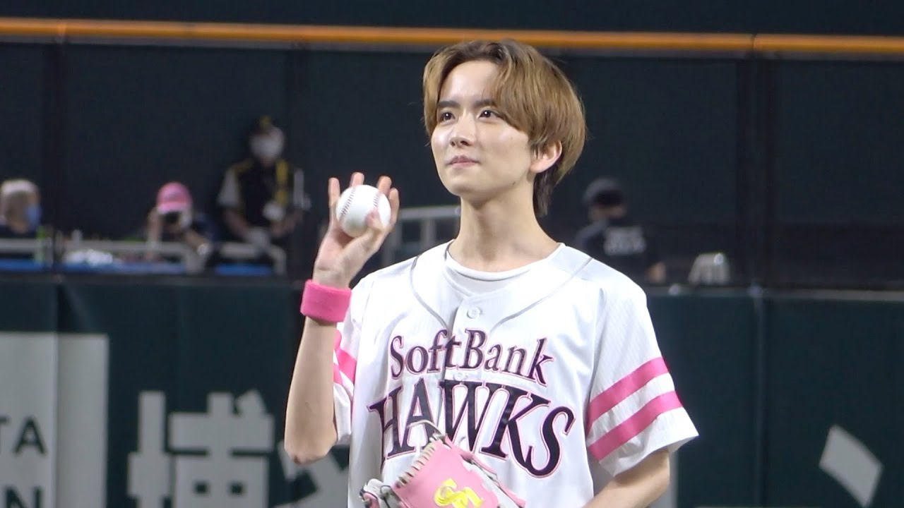 板垣李光人、人生初の始球式に挑戦！「役者人生の中で一番緊張」 ノーバン投球ならずも笑顔「95点です！」
