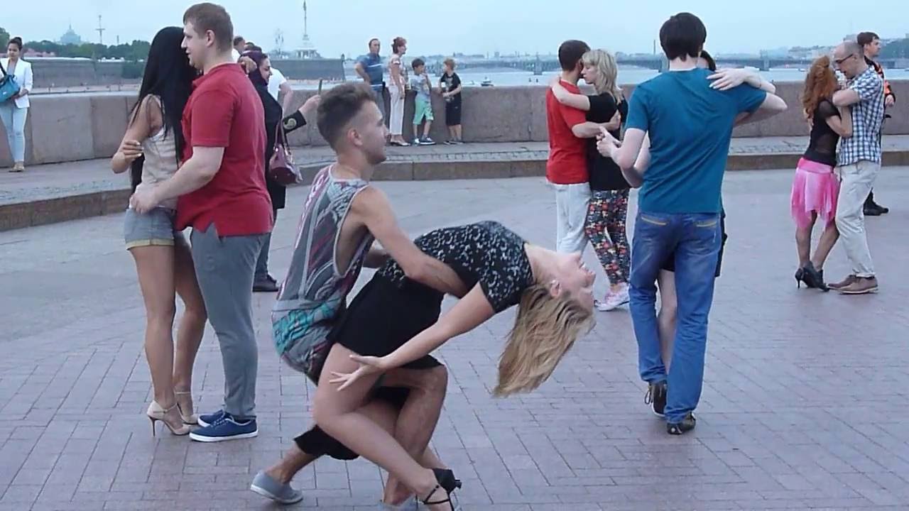 Николай Фомкин и Алина Шадрина - кизомба на Стрелке В.О.