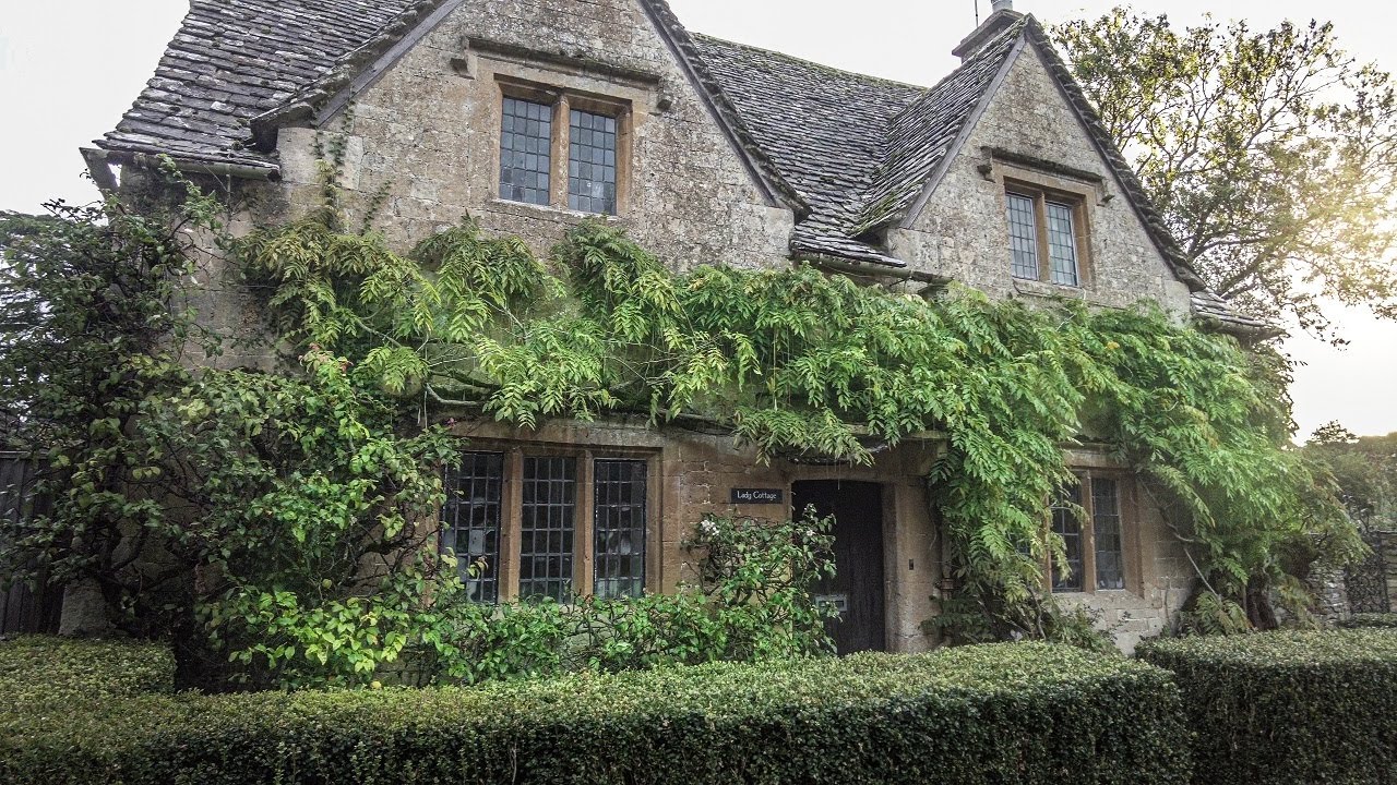 A Mesmerising Autumnal Morning Walk in the Cotswold Village of Notgrove