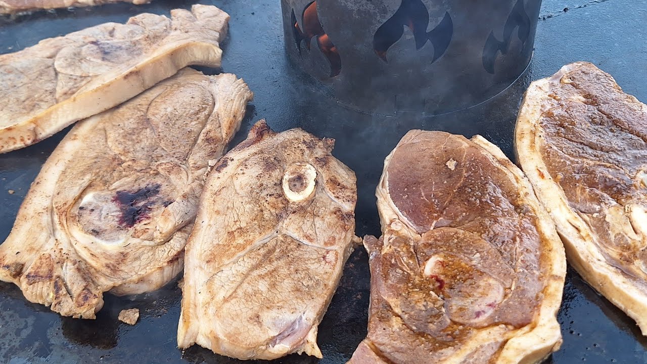 Holzfällersteaks mit Champignons und Zwiebeln