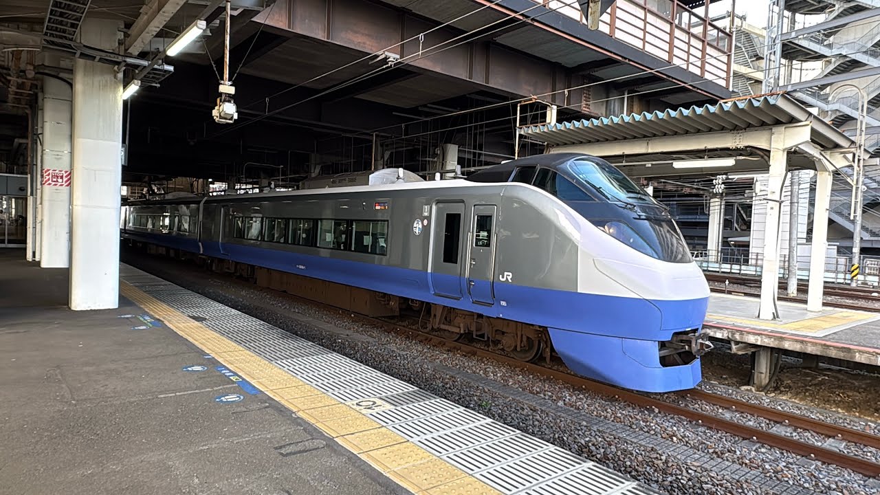E657系K1編成（ブルーオーシャン）特急ひたち10号品川行きが水戸駅を出発するシーン。
