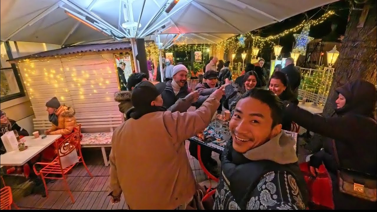 “Vienna’s Schönbrunn Market 🌟 | Enjoying Drinks & Christmas Lights