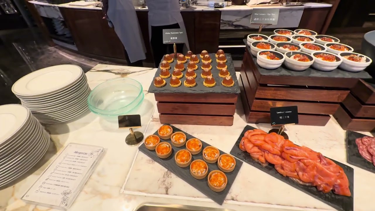 HK1J13 Ritz-Carlton Club Lounge Dinner Buffet