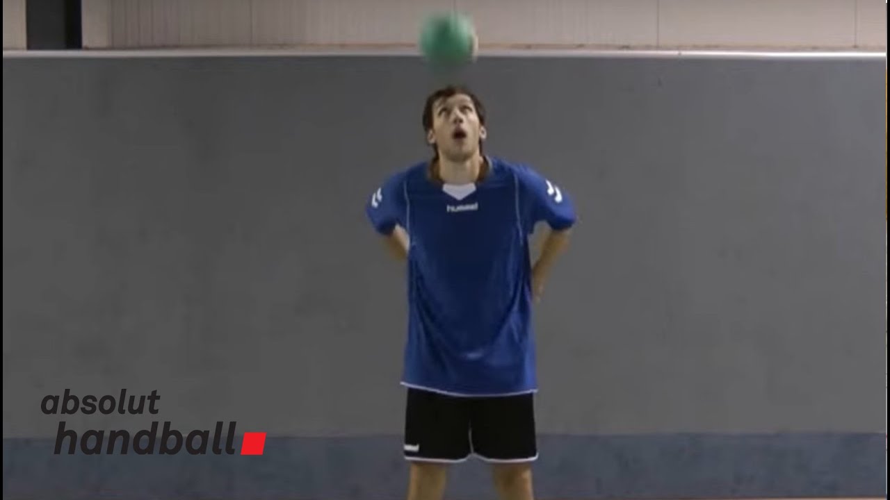 Coordination Training with a handball (1)