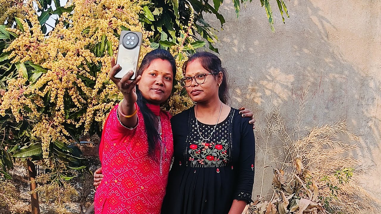 Kirti  Gumla vlogs  is live sorry दोस्तों देरी हो गई आने में😌