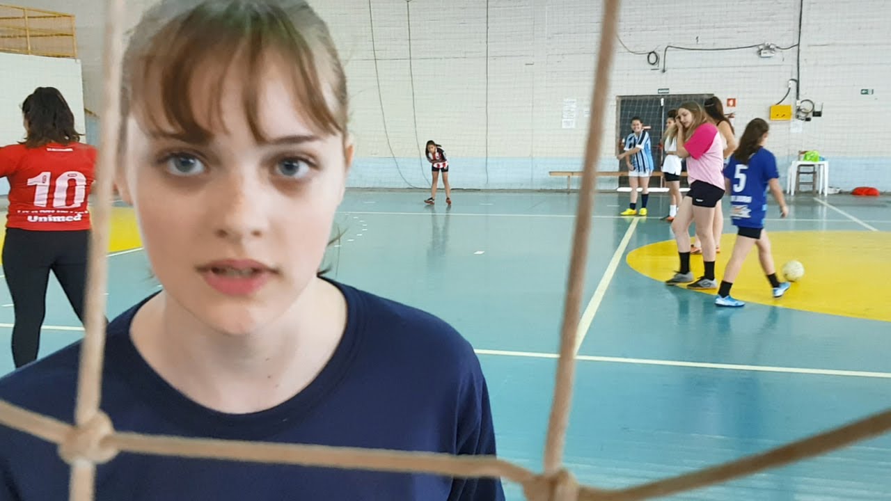 Carol jogou futebol e foi um desastre