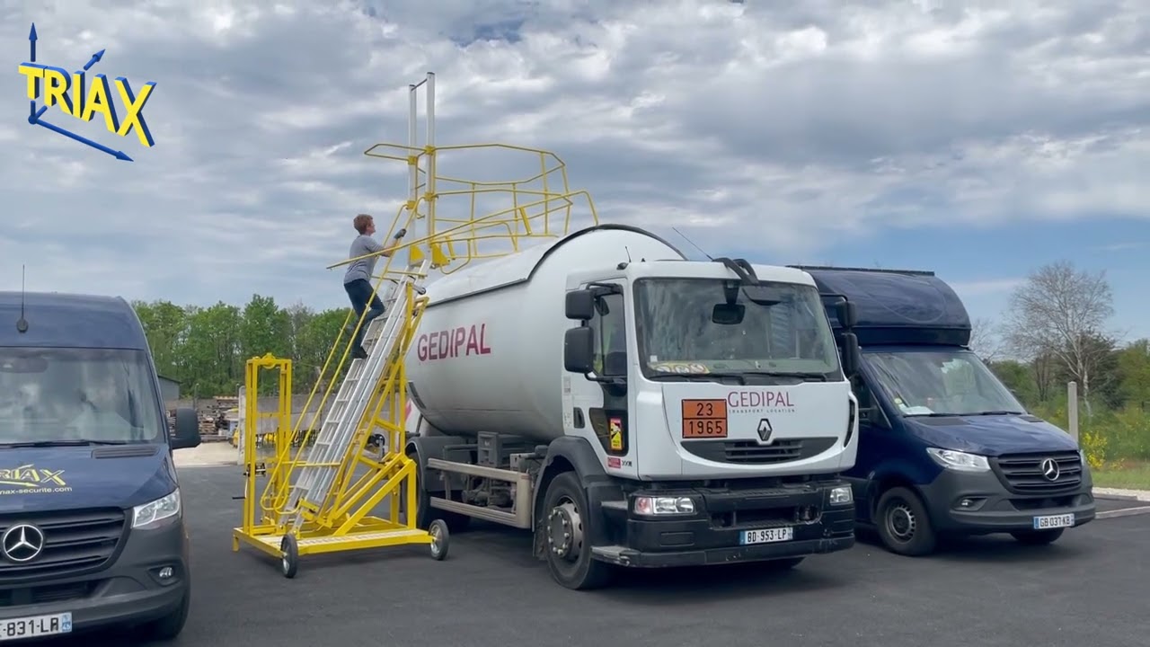 TRIAX - Sécurité du travail : échelle mobile à accès latéral (accès dôme citerne)
